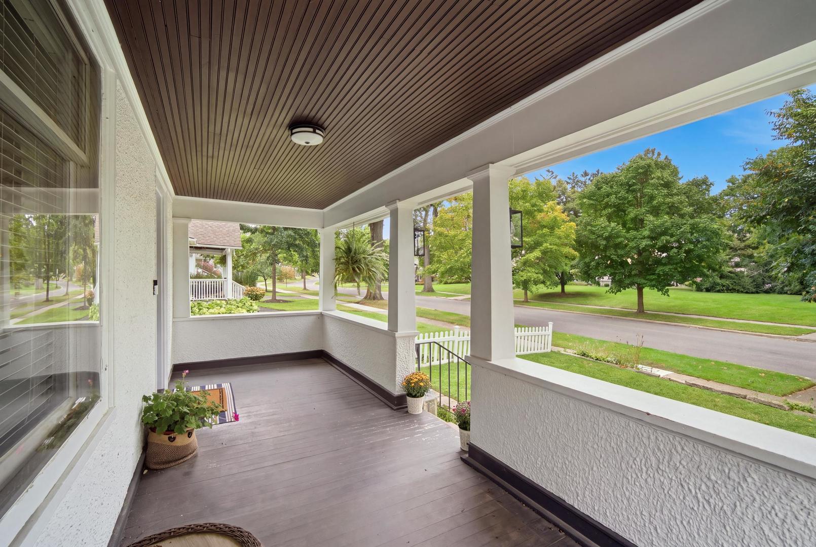 1060 Griffith Road - Photo 3