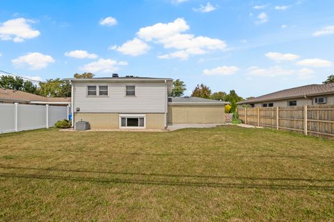 Tiny photo for 1813 W Pheasant Trail, Mount Prospect, IL 60056 (MLS # 12511644)