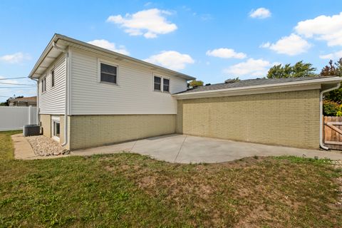 Tiny photo for 1813 W Pheasant Trail, Mount Prospect, IL 60056 (MLS # 12511644)