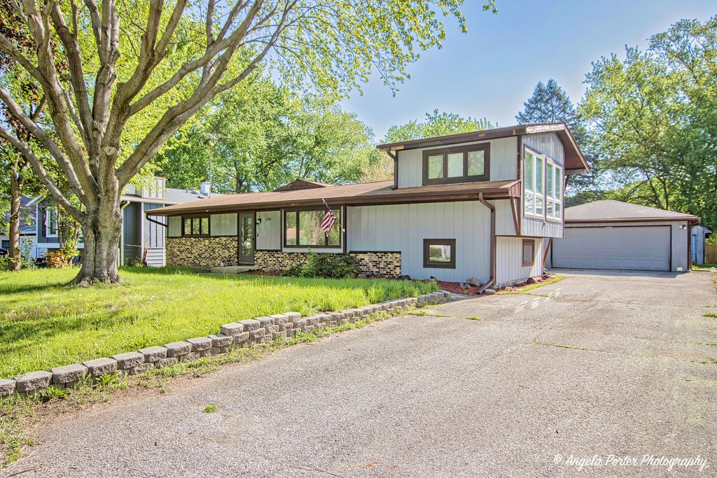 Photo for 1704 N North Avenue, McHenry, IL 60050 (MLS # 12048370)