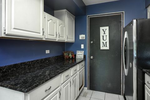 Tiny photo for 170 Cascade Drive, Indian Head Park, IL 60525 (MLS # 12469412)