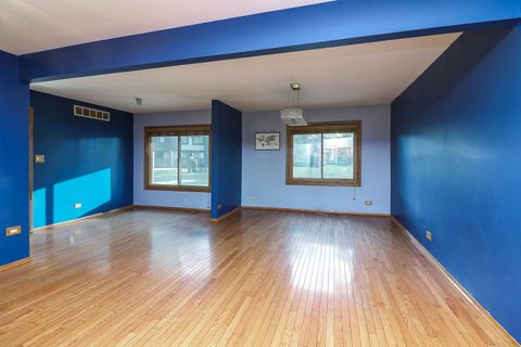 Tiny photo for 170 Cascade Drive, Indian Head Park, IL 60525 (MLS # 12469412)