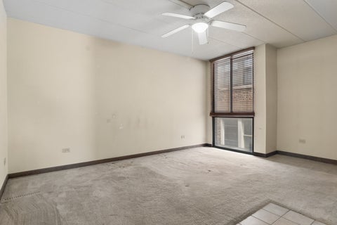 Tiny photo for 651 W Sheridan Road #6D, Chicago, IL 60613 (MLS # 12671504)