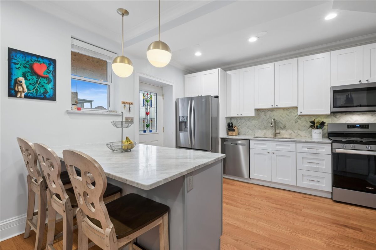 2018 W Farragut Avenue 3