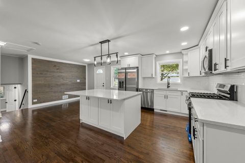 Tiny photo for 4433 W 100th Street, Oak Lawn, IL 60453 (MLS # 12501559)