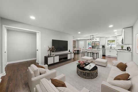 Tiny photo for 4433 W 100th Street, Oak Lawn, IL 60453 (MLS # 12501559)