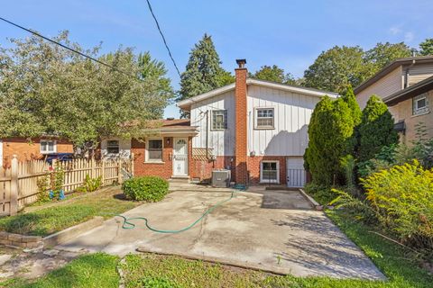 Tiny photo for 4433 W 100th Street, Oak Lawn, IL 60453 (MLS # 12501559)