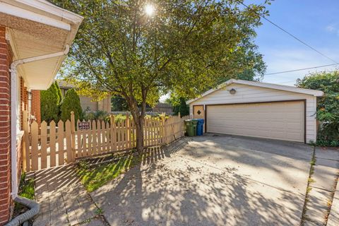 Tiny photo for 4433 W 100th Street, Oak Lawn, IL 60453 (MLS # 12501559)