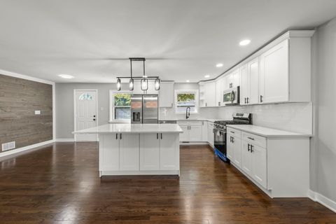 Tiny photo for 4433 W 100th Street, Oak Lawn, IL 60453 (MLS # 12501559)