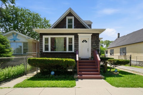 Photo of 4819 W Race Avenue, Chicago, IL 60644 (MLS # 12705988)