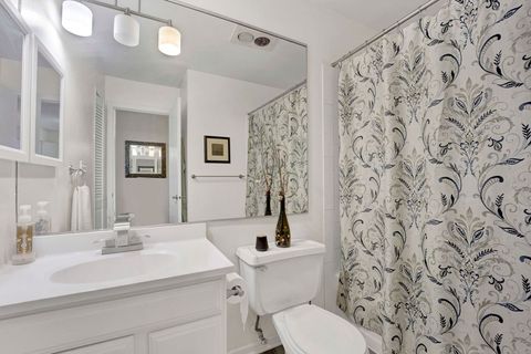 Tiny photo for 725 W Huntington Commons Road #416, Mount Prospect, IL 60056 (MLS # 12610547)