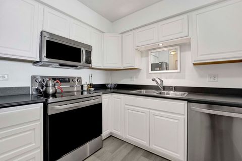 Tiny photo for 725 W Huntington Commons Road #416, Mount Prospect, IL 60056 (MLS # 12610547)