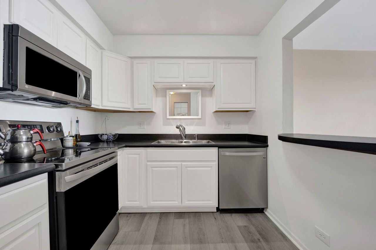 725 W Huntington Commons Road 416