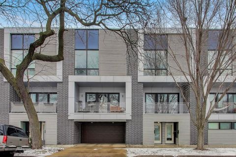 Photo of 2005 N ALBANY Avenue #2005, Chicago, IL 60647 (MLS # 12553105)