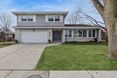 Photo of 2207 E Michael Manor Lane, Arlington Heights, IL 60004 (MLS # 12555643)