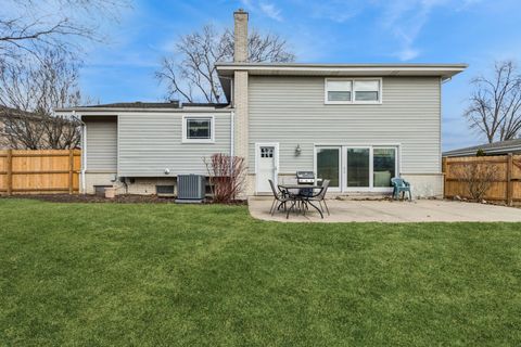 Tiny photo for 2207 E Michael Manor Lane, Arlington Heights, IL 60004 (MLS # 12555643)