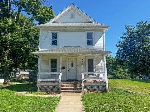 Photo of 302 E Prospect Street, Kewanee, IL 61443 (MLS # 12732293)