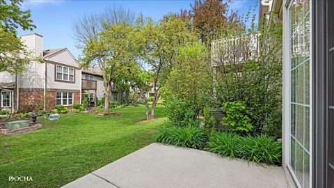 Tiny photo for 1660 Grove Avenue #B, Schaumburg, IL 60193 (MLS # 12635324)