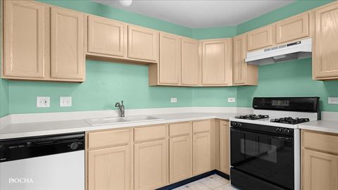 Tiny photo for 1660 Grove Avenue #B, Schaumburg, IL 60193 (MLS # 12635324)