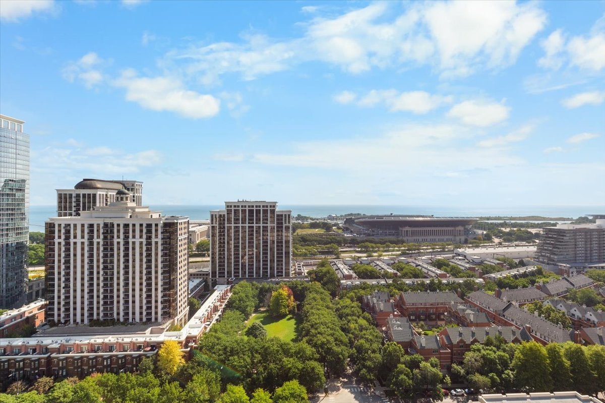 100 E 14th Street 2204