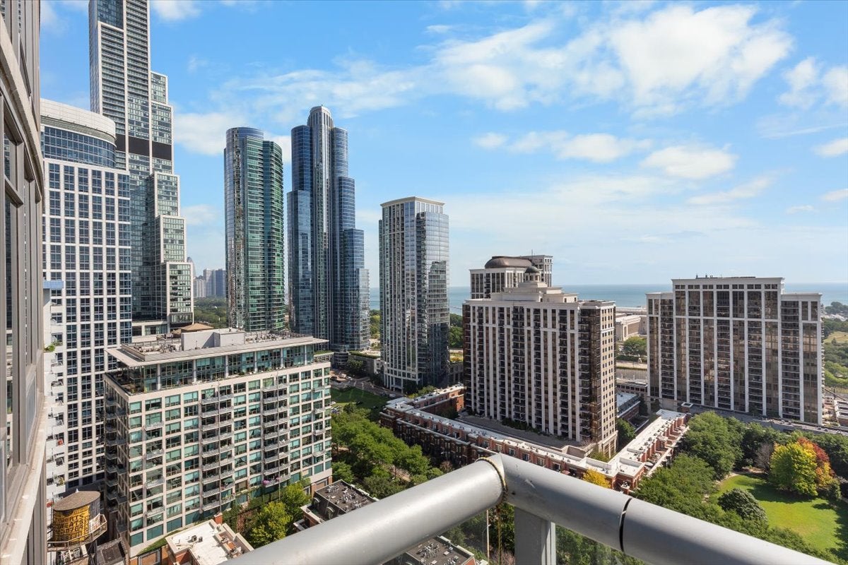 100 E 14th Street 2204