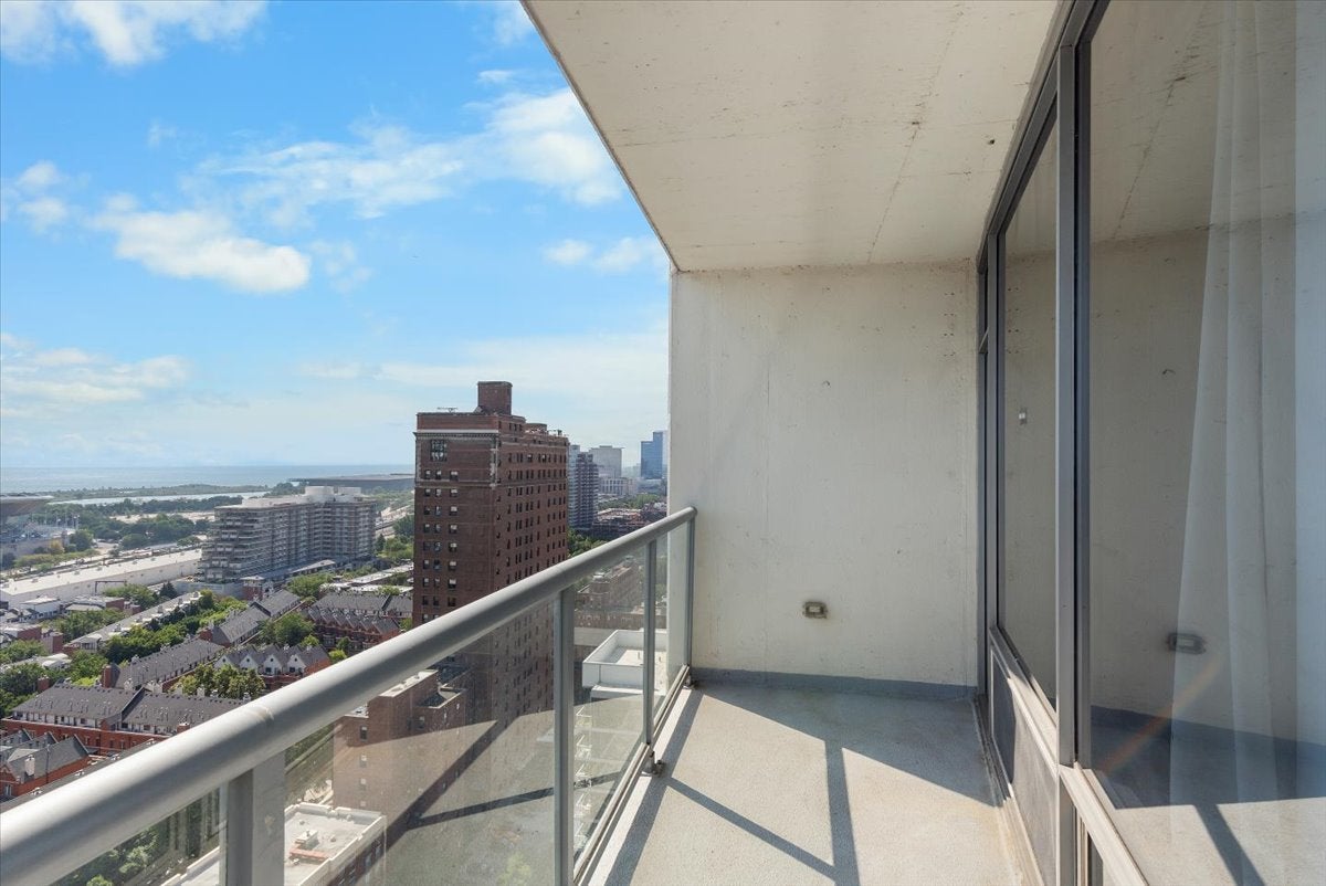 100 E 14th Street 2204
