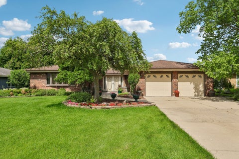 Photo of 308 S Knollwood Drive, Schaumburg, IL 60193 (MLS # 12682743)