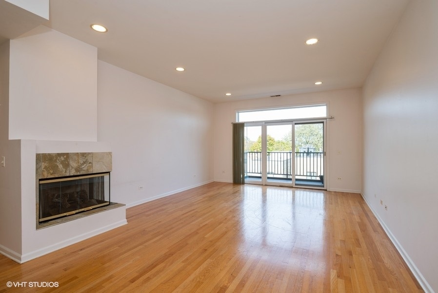 2040 W BELMONT Avenue 407