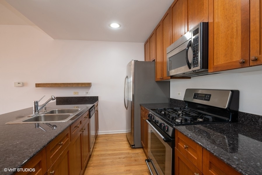2040 W BELMONT Avenue 407