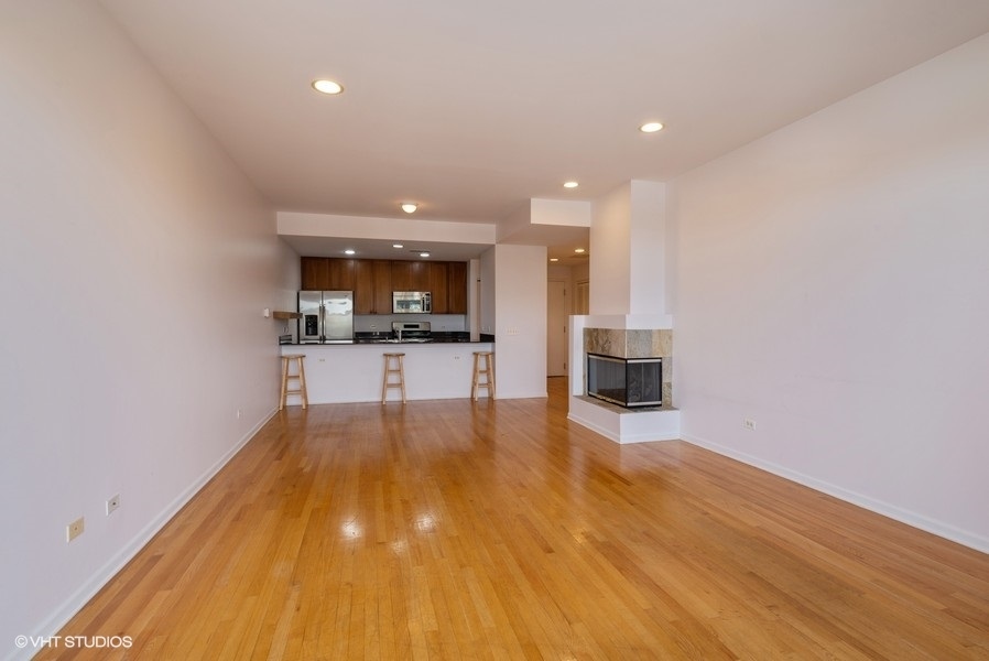 2040 W BELMONT Avenue 407