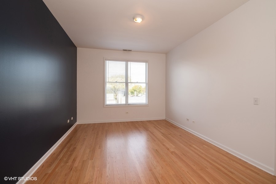2040 W BELMONT Avenue 407