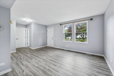 Tiny photo for 2350 Stanton Circle, Lake In The Hills, IL 60156 (MLS # 12455587)