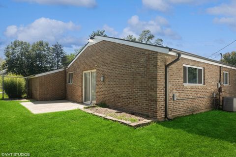 Tiny photo for 564 White Oak Road, Bolingbrook, IL 60440 (MLS # 11890299)