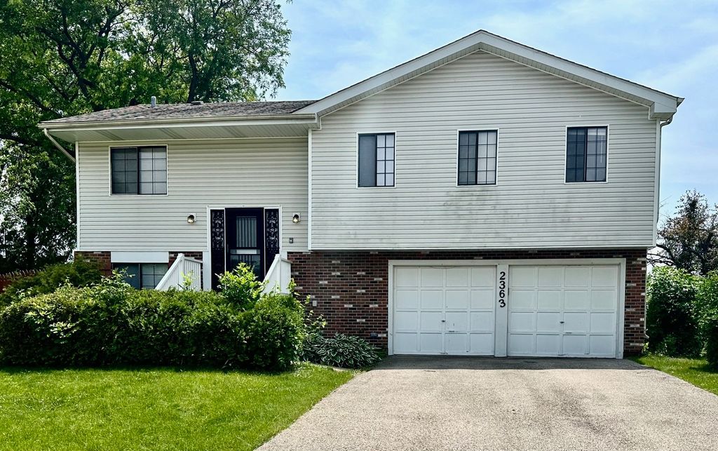 Photo for 2363 Cove Drive, Hanover Park, IL 60133 (MLS # 12508818)