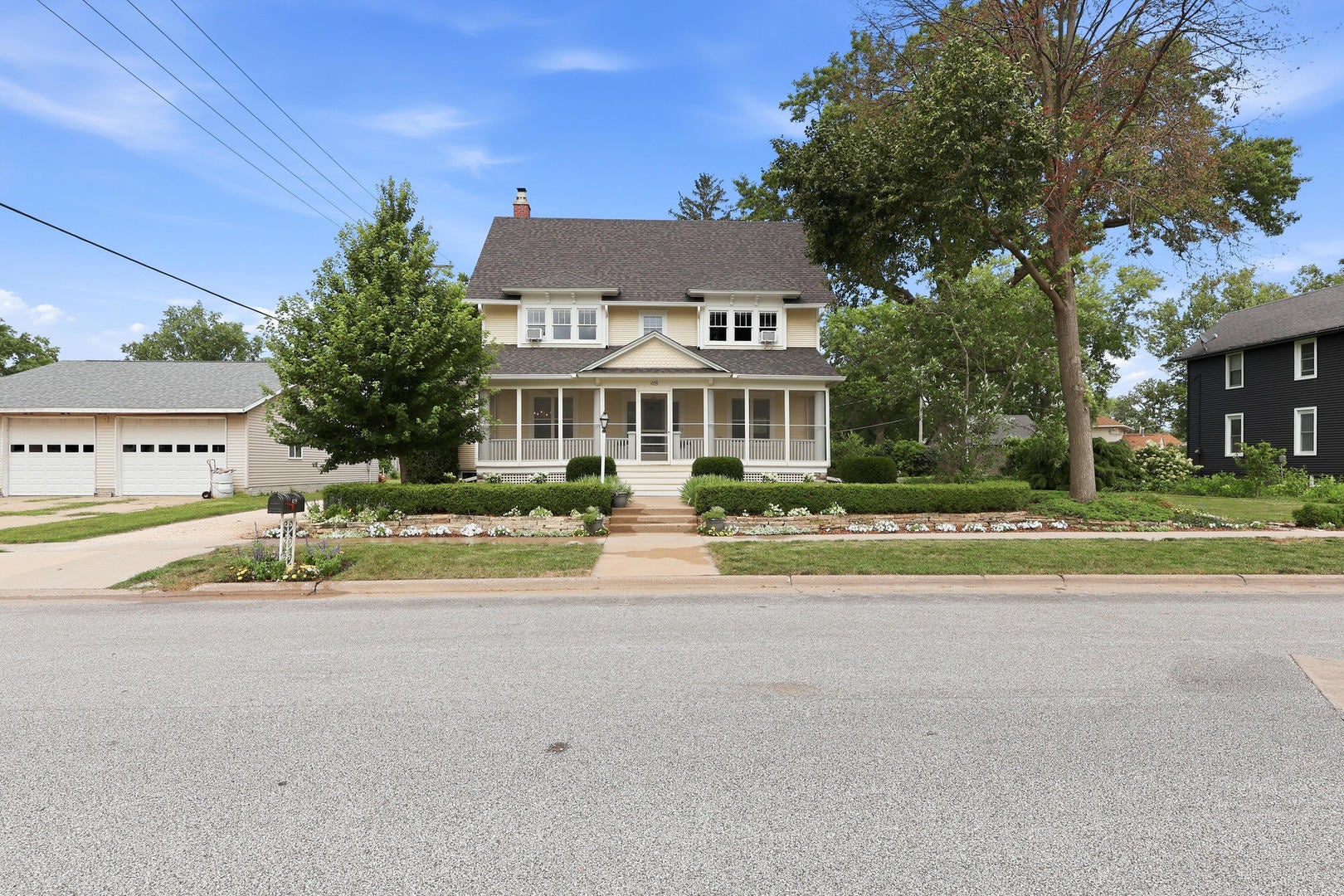 418 W Davenport Street