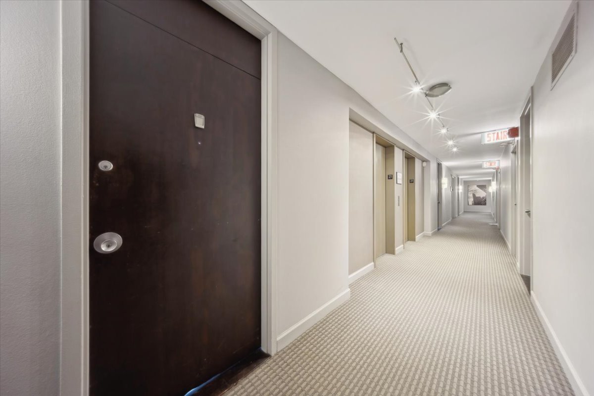 88 W Schiller Street 2107L