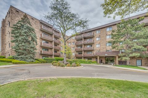 Photo of 720 Wellington Avenue #307, Elk Grove Village, IL 60007 (MLS # 12639067)