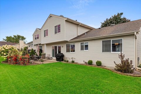 Tiny photo for 10 Warwick Court, Streamwood, IL 60107 (MLS # 12458415)