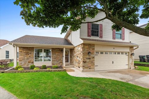 Photo of 10 Warwick Court, Streamwood, IL 60107 (MLS # 12458415)