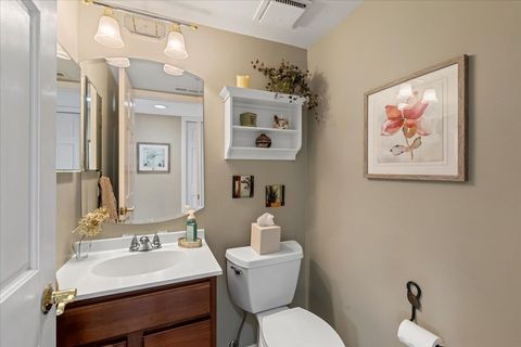 Tiny photo for 10 Warwick Court, Streamwood, IL 60107 (MLS # 12458415)