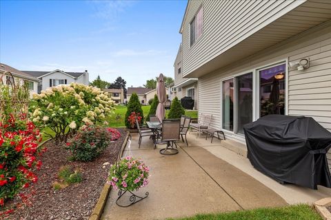 Tiny photo for 10 Warwick Court, Streamwood, IL 60107 (MLS # 12458415)
