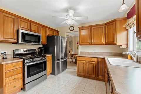 Tiny photo for 10 Warwick Court, Streamwood, IL 60107 (MLS # 12458415)