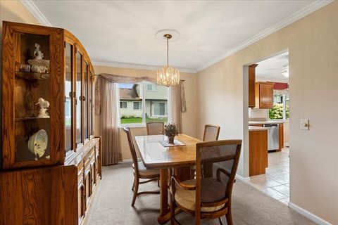 Tiny photo for 10 Warwick Court, Streamwood, IL 60107 (MLS # 12458415)