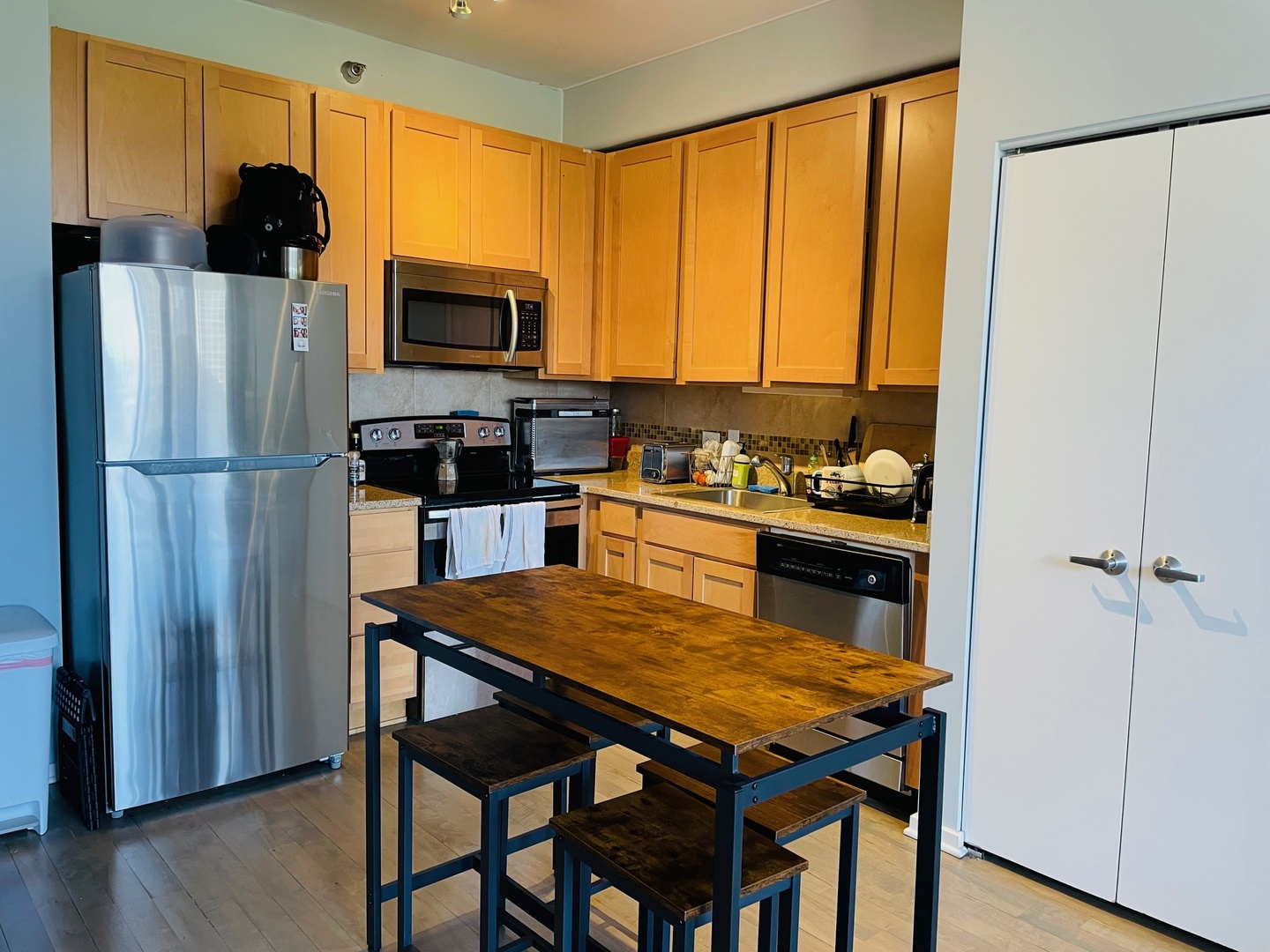 1 E 8TH Street 902