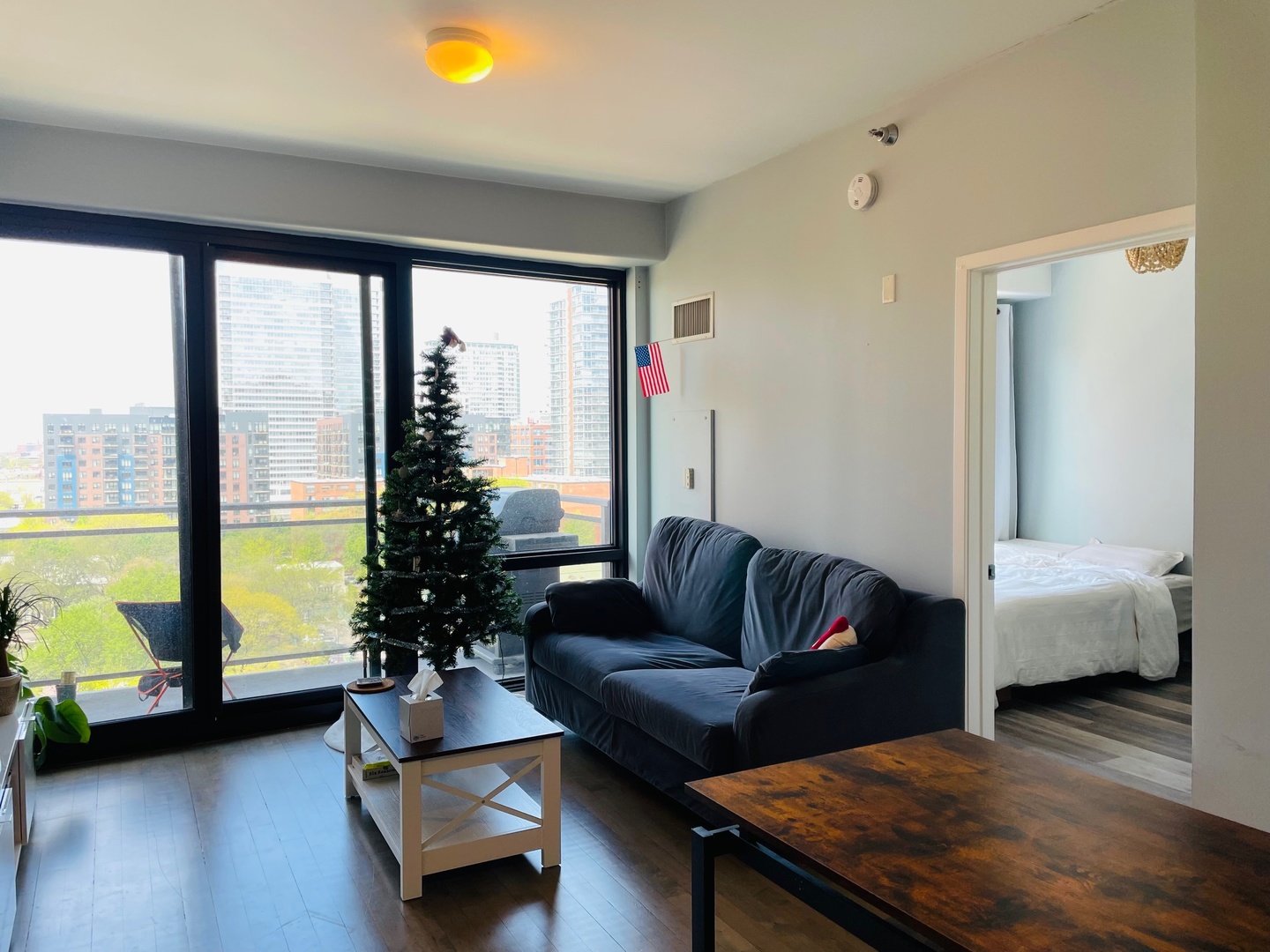 1 E 8TH Street 902