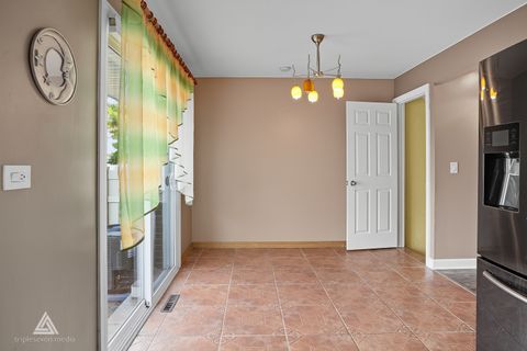 Tiny photo for 243 Washington Square, Wood Dale, IL 60191 (MLS # 12480951)