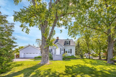 Tiny photo for 401 Greenwood Road, Glenview, IL 60025 (MLS # 12522452)