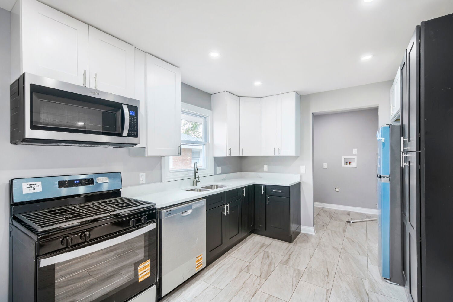 576 W 16th Street