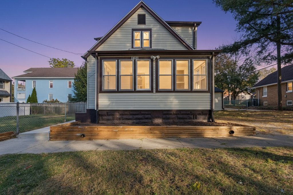 Photo for 1306 Magnolia Street, Rockford, IL 61104 (MLS # 12505685)