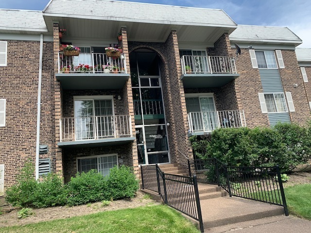 Photo 1 of 11 — 1505 N Windsor Drive 207, Arlington Heights, IL 60004